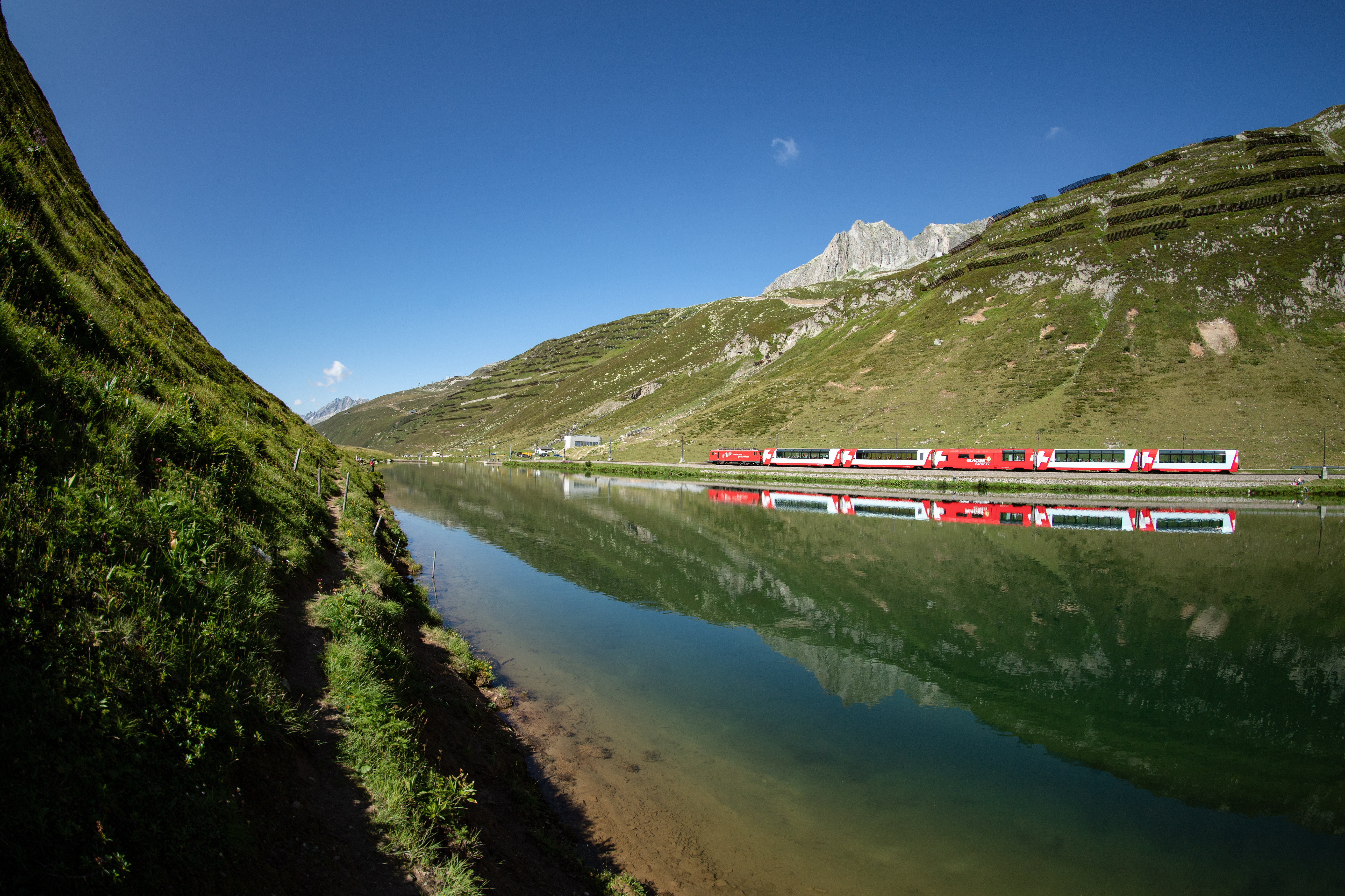 Zug Oberalppass Sommer