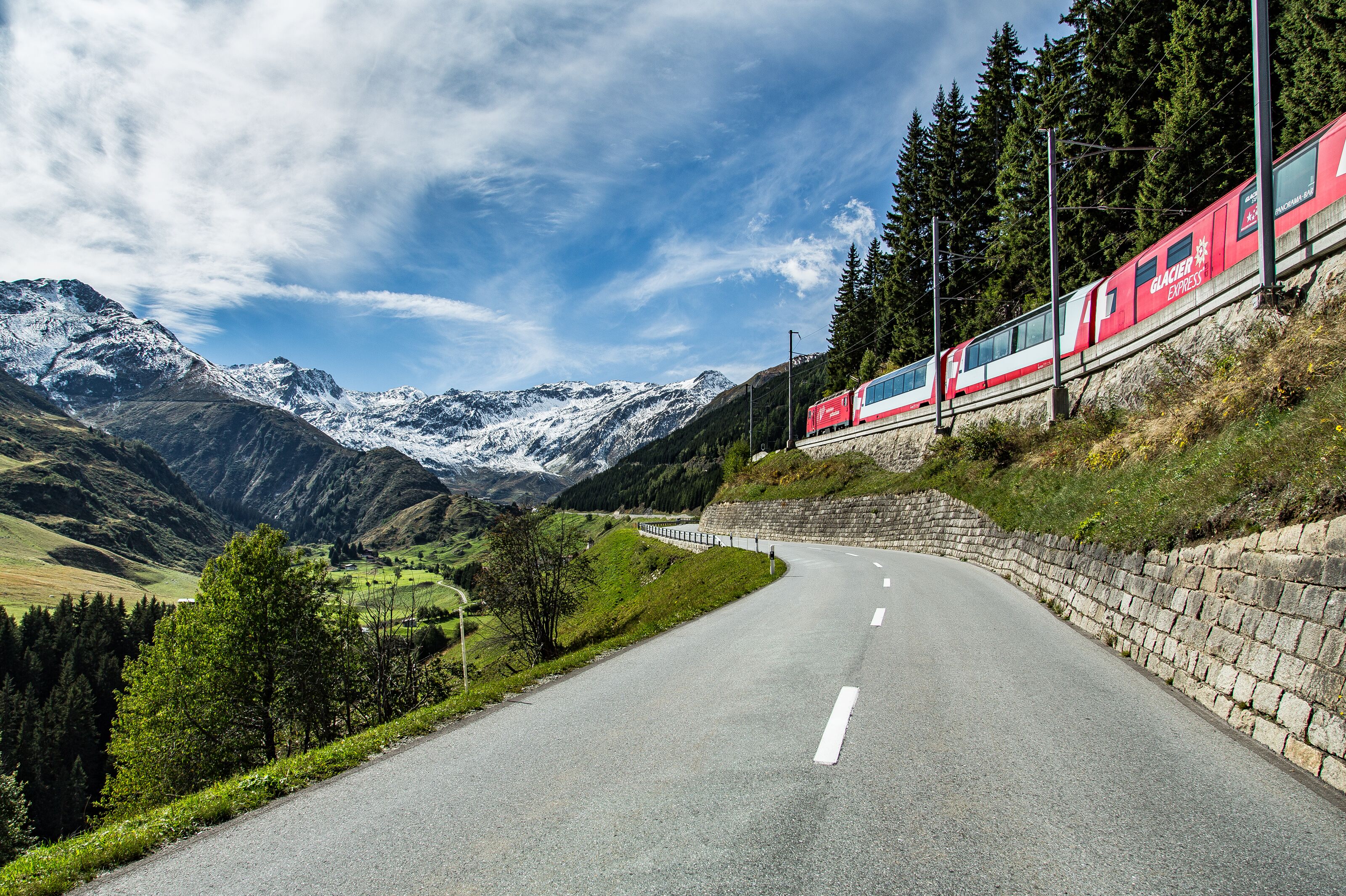 Glacier Express mit Oberalppassstrasse