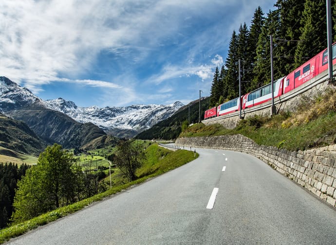 Glacier Express mit Oberalppassstrasse