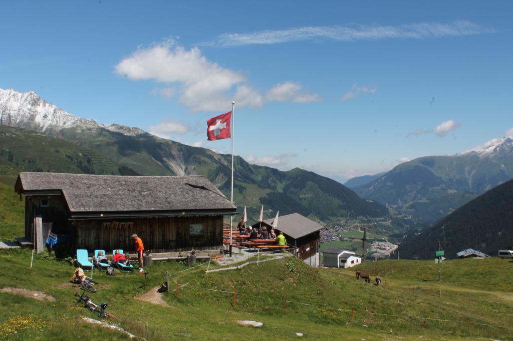 Mit  Kinderwagen Tschamut-Milez-Sedrun