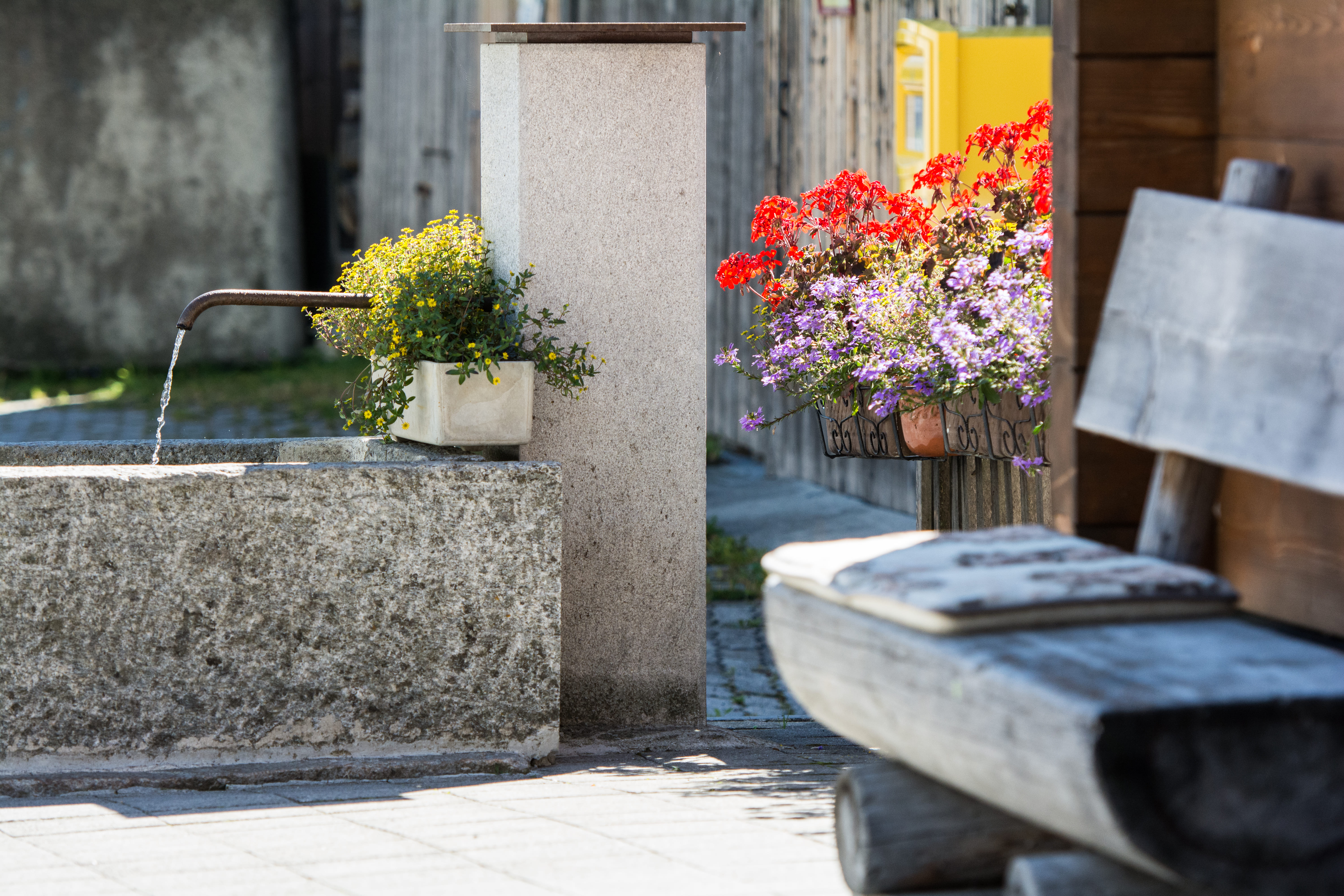 Brunnen im Dorf Disla in Disentis/Mustér