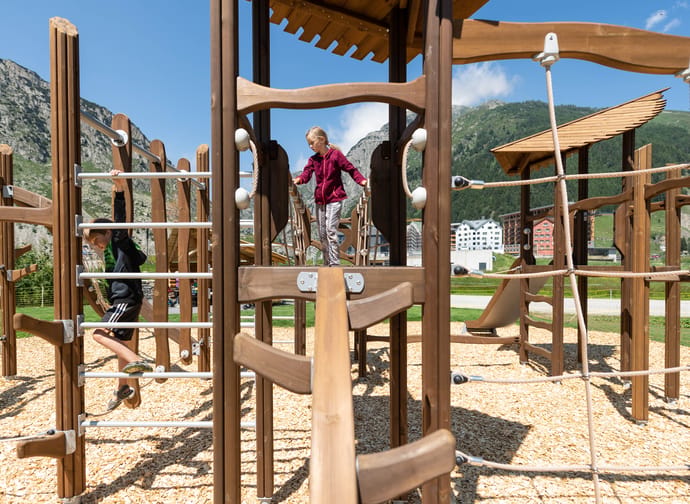 mys-Spielplatz & Pétanque - Andermatt Reuss-Spielplatz & Pétanque - Andermatt Reuss - Spielplatz Andermatt Reuss_Sommer19_Valentin Luthiger (13).jpg
