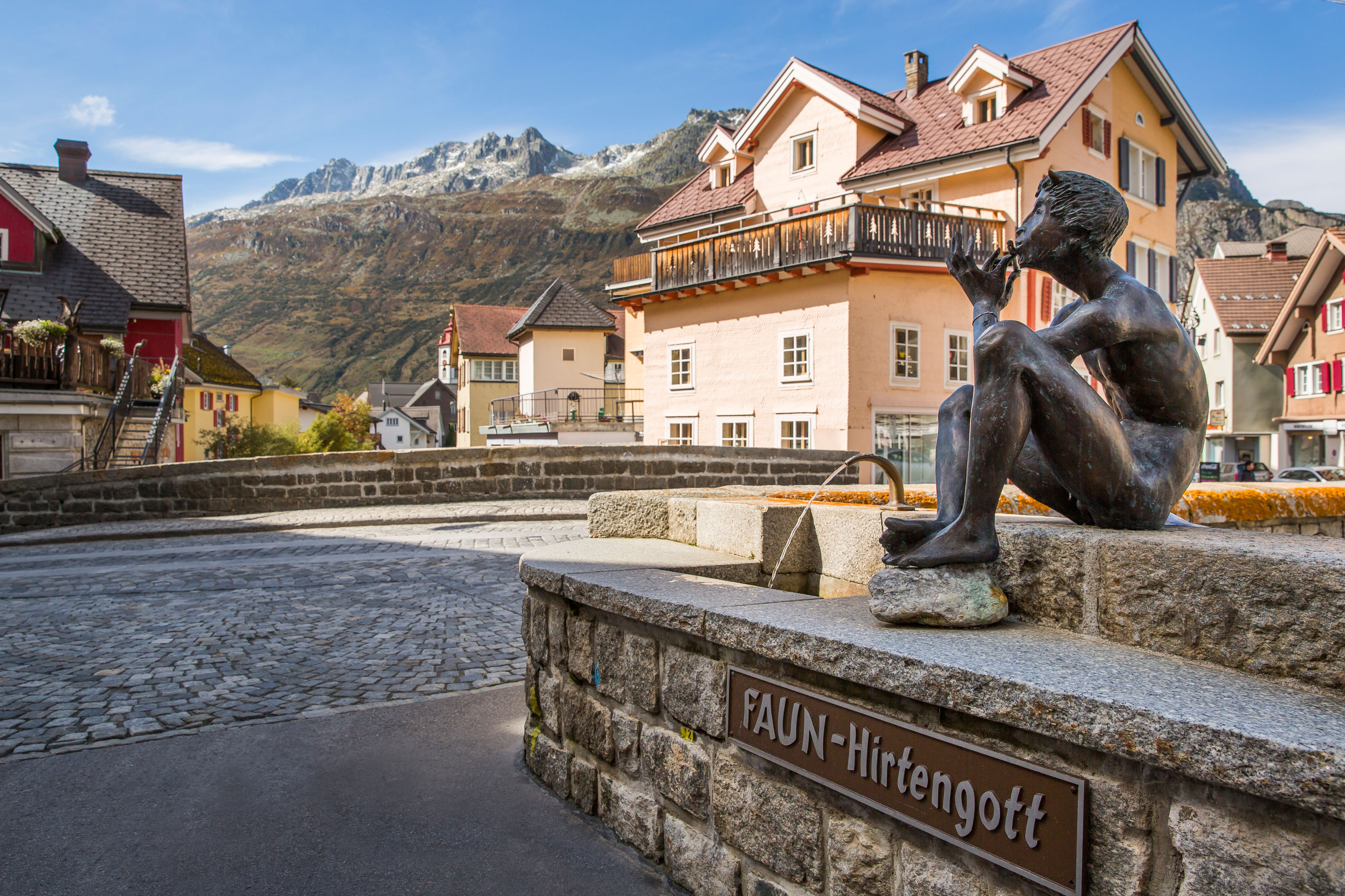 Flötenspieler Faun Skulptur