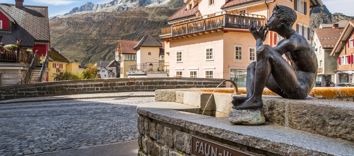 Flötenspieler Faun Skulptur