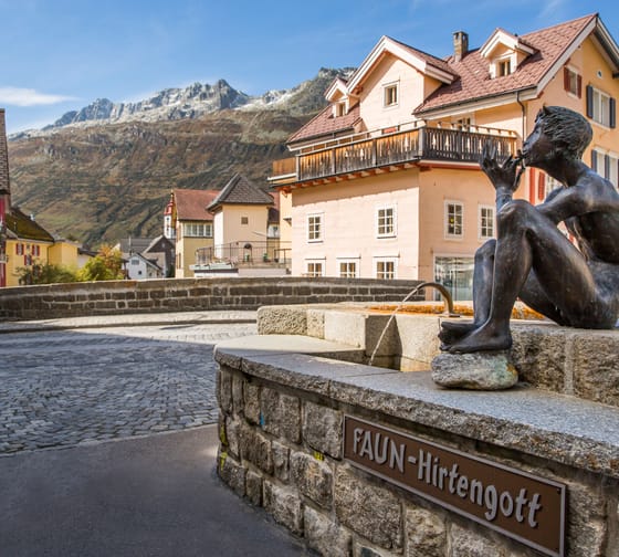 Flötenspieler Faun Skulptur