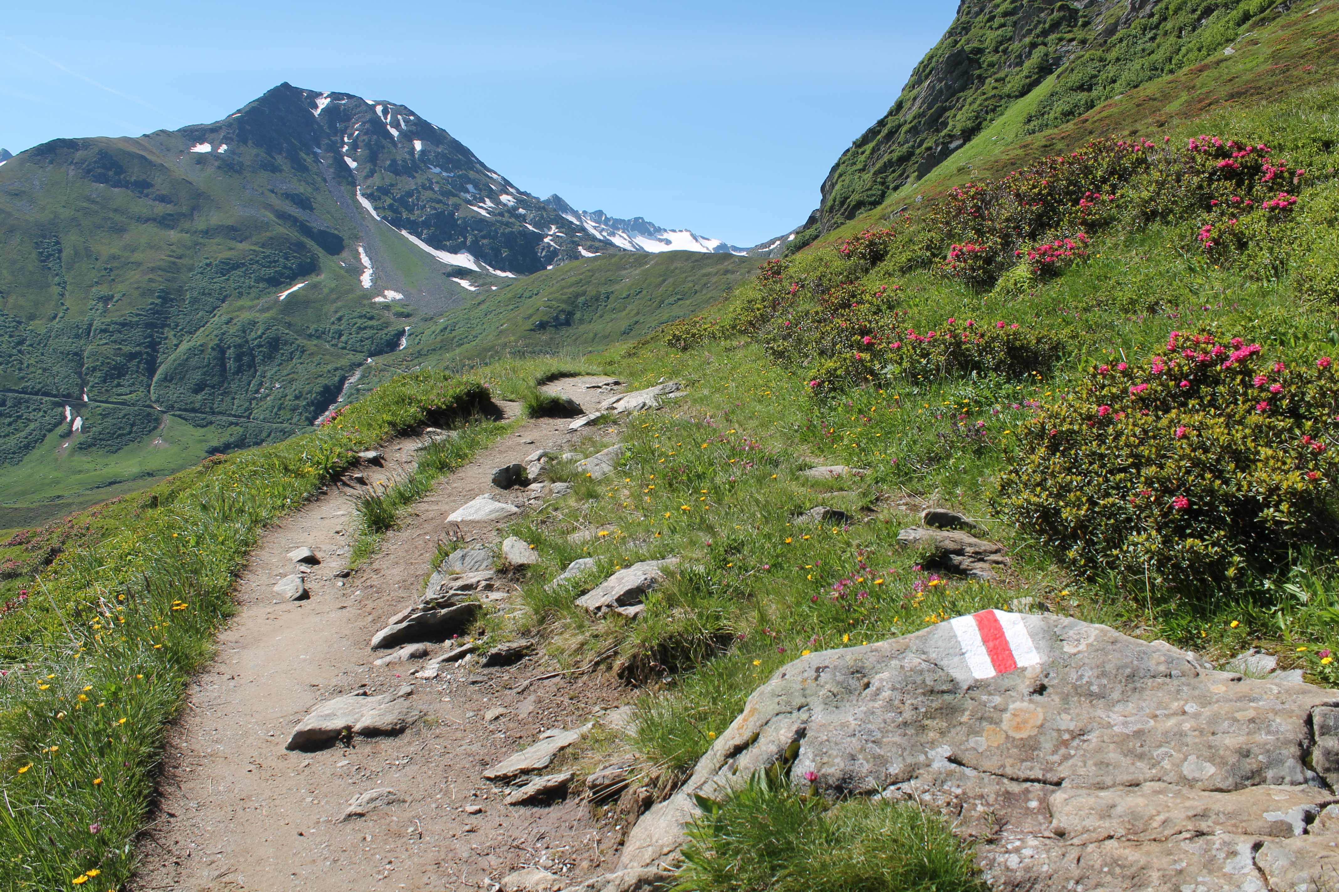 Randonnée de 2 jours T5, par chemin de crête jusqu'à la Capanna Cadlimo