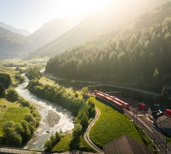 Bahnhof Hospental von oben, Blick Richtung Andermatt