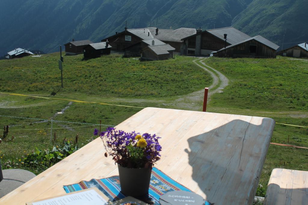 Mit  Kinderwagen Tschamut-Milez-Sedrun