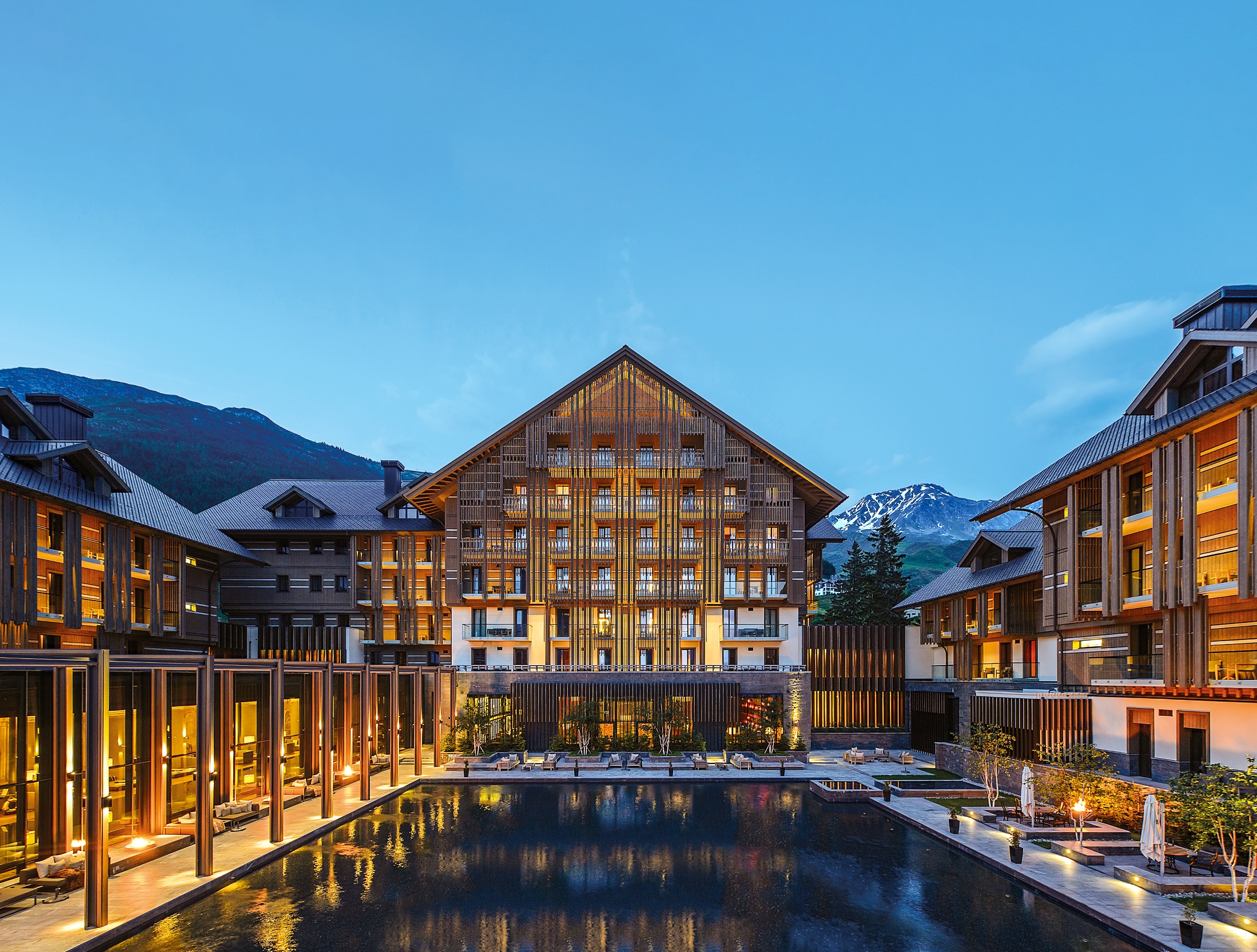 mys-The Chedi Andermatt (Hotel)-The Chedi Andermatt  (Hotel) - CAM-Dining-The Courtyard-Night_Ret.jpg