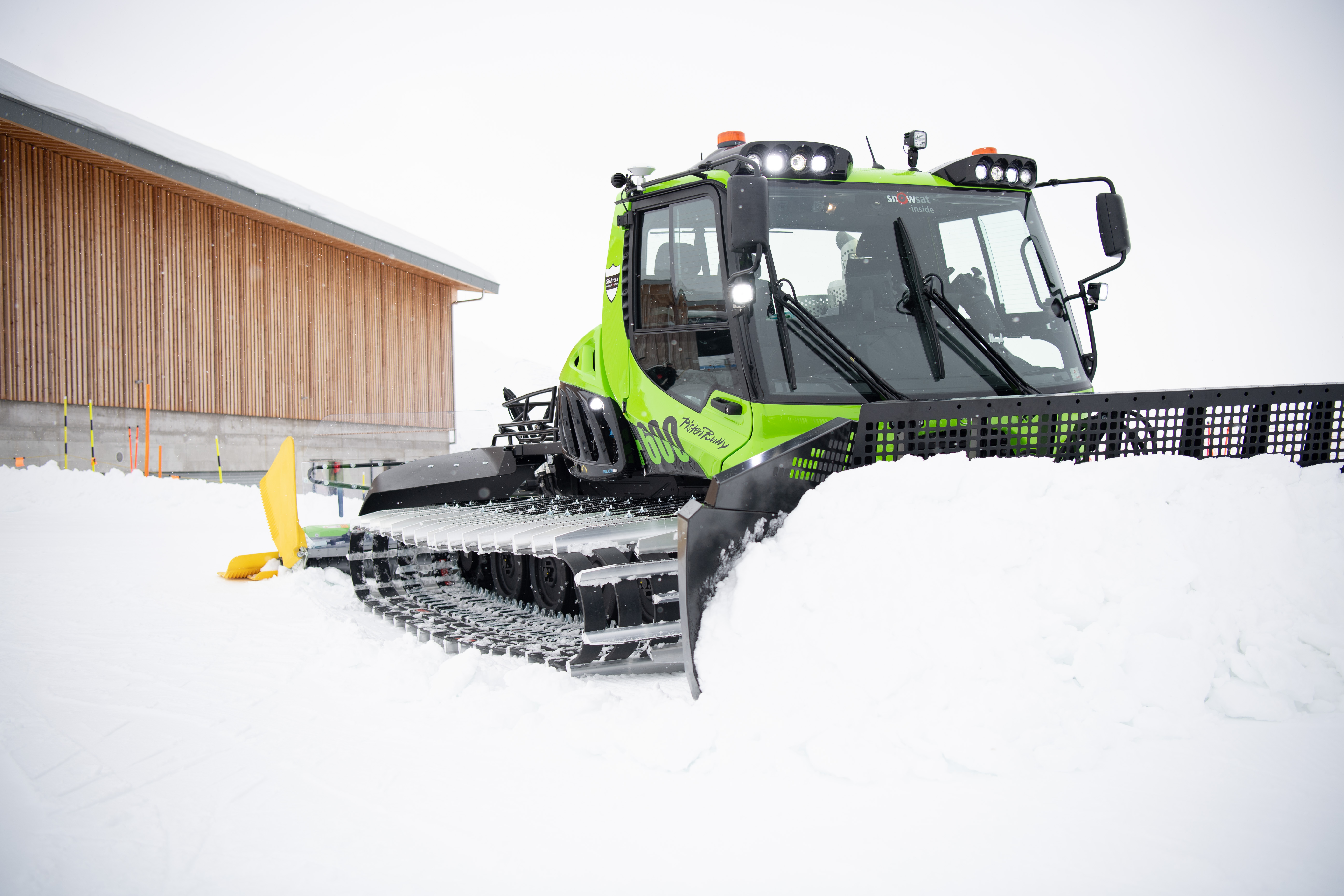 Grüner Pistenbully