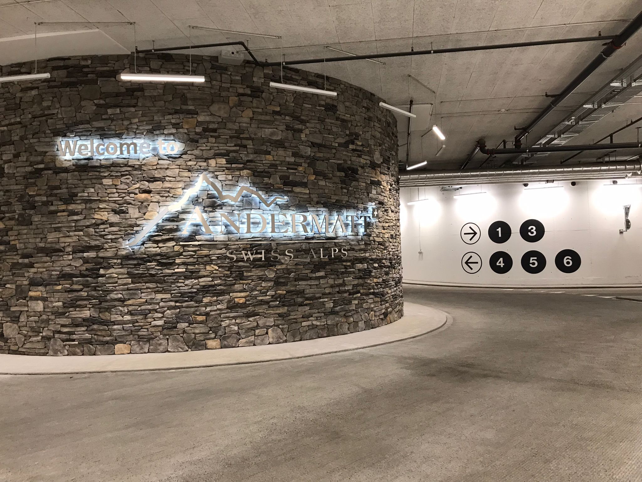 Andermatt Reuss Parking