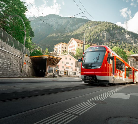 Abfahrt Zug bei Bahnhof Göschenen