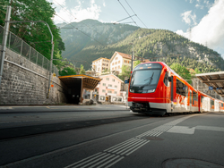 mys-Göschenen Station-Abfahrt Zug bei Bahnhof Göschenen