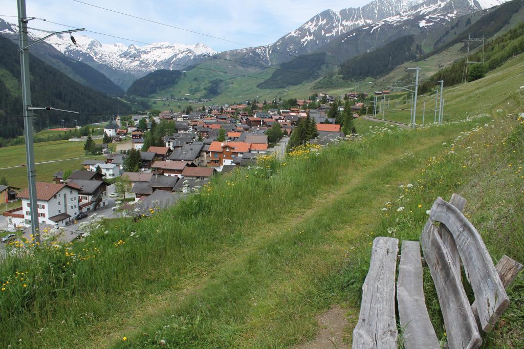 Mit Kinderwagen von Sedrun nach Disentis