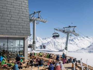 mys-Panoramarestaurant Schneehüenerstock-Schneehüenerstock - 190329_MountainFood_SchneehuehnerStock_by_bildsektor_4697_WEB.jpg Schneehüenerstock