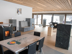 mys-Führung durch den Specksteinofenbau-Showroom Giger SA