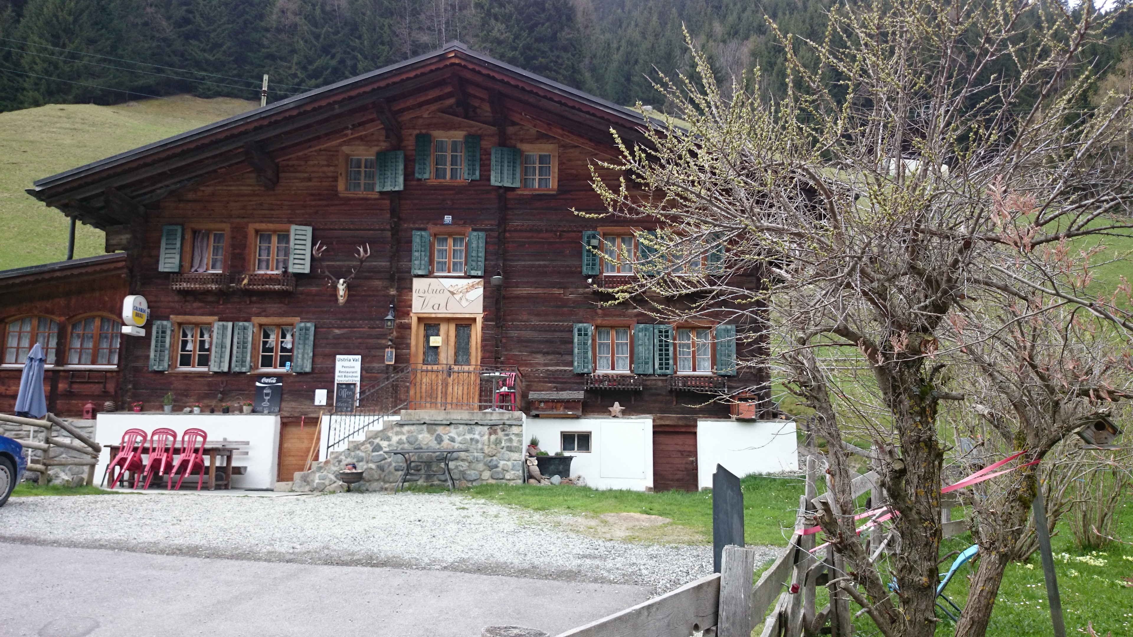 Auf einem alten Weg ins Val Sumvitg