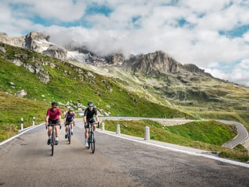 Rennvelo Furkapass Passi, panorama, battito cardiaco: la regione turistica di Andermatt è il punto di partenza ideale per la vostra prossima avventura in bici da corsa.