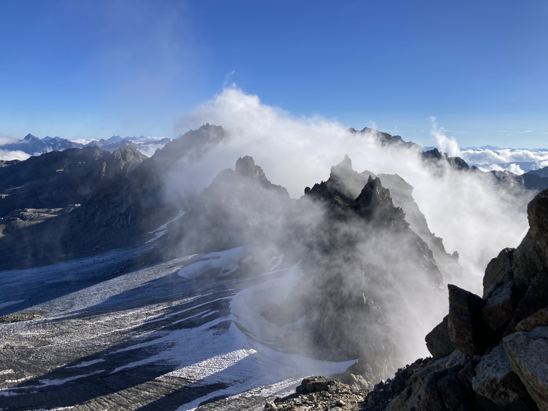 Bergpanorama mit Wolken