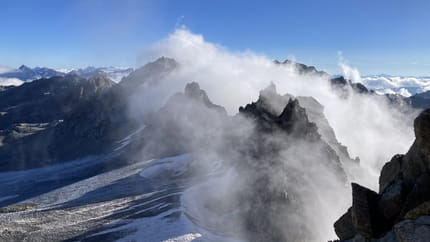 Bergpanorama mit Wolken