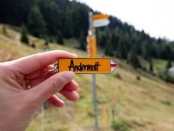 mys-Portachiavi-Schlüsselanhänger Vorderseite mit Andermatt