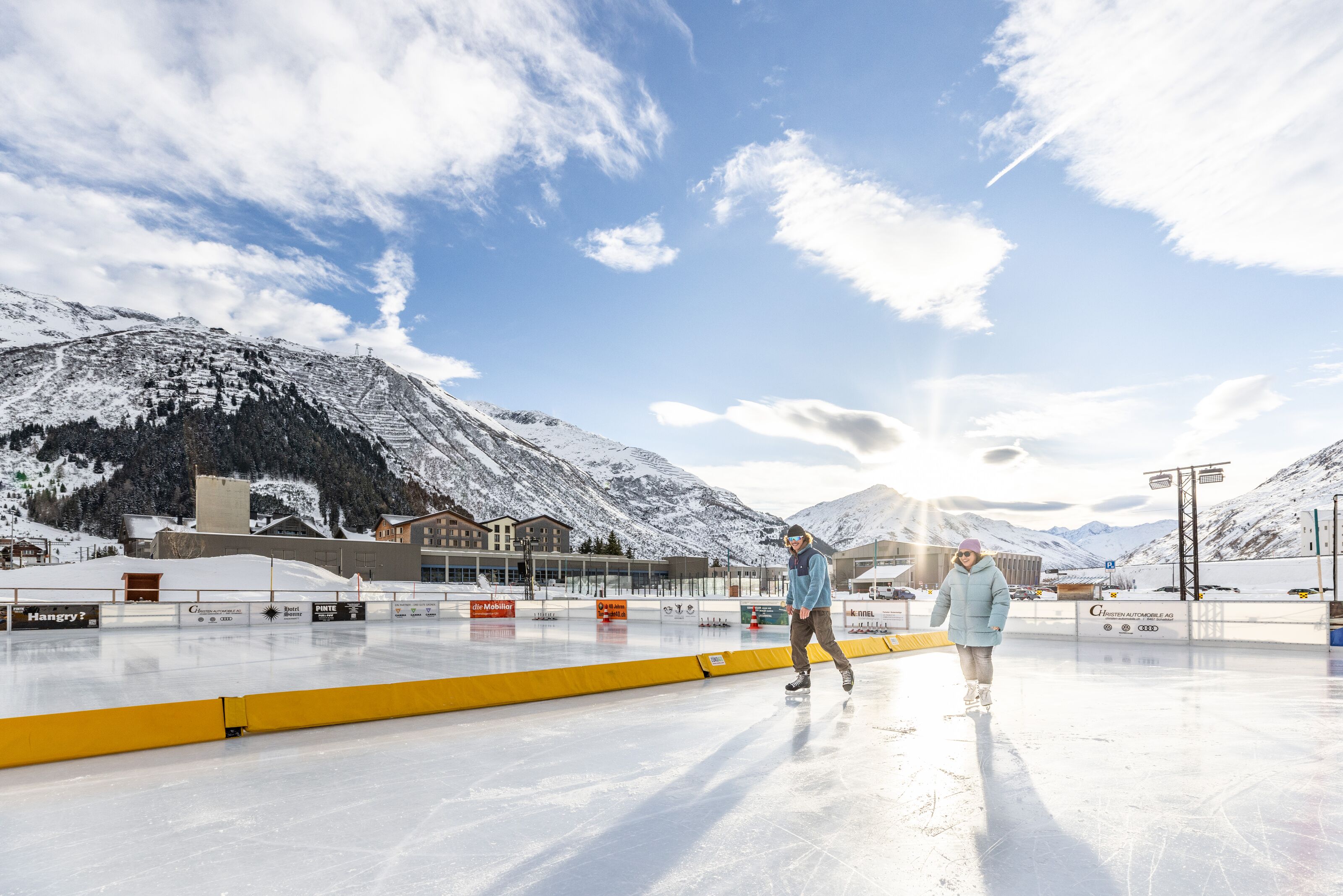 Eisfeld Andermatt Eislaufen