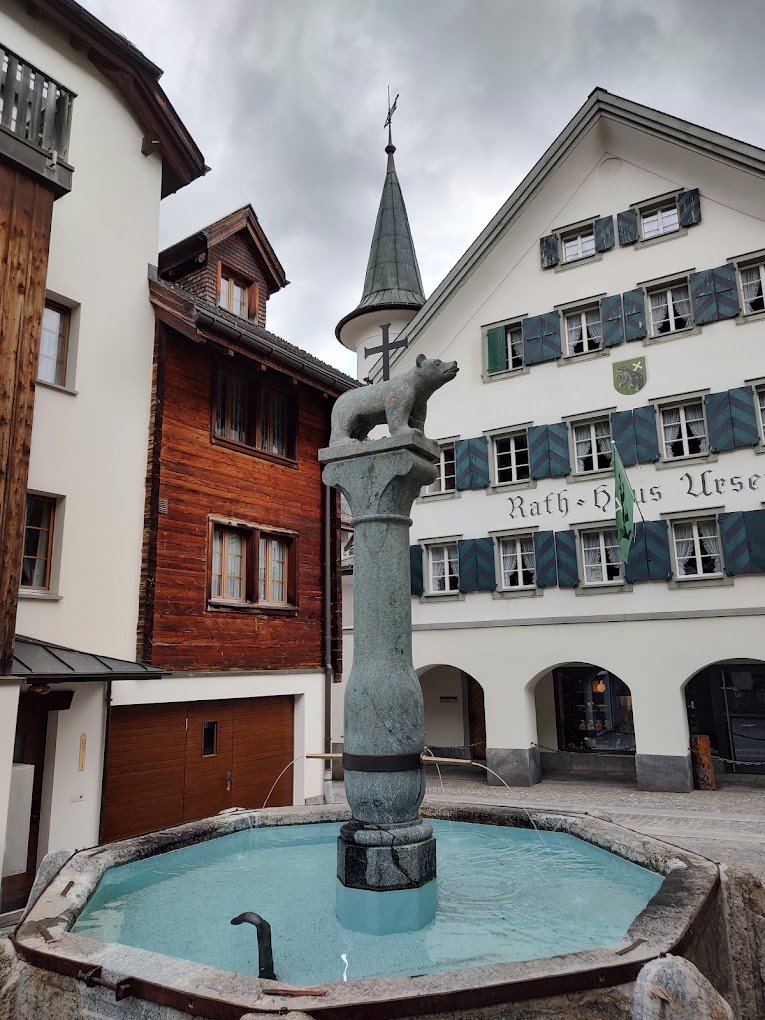mys-Ursern Valley Museum-Brunnen und Haus