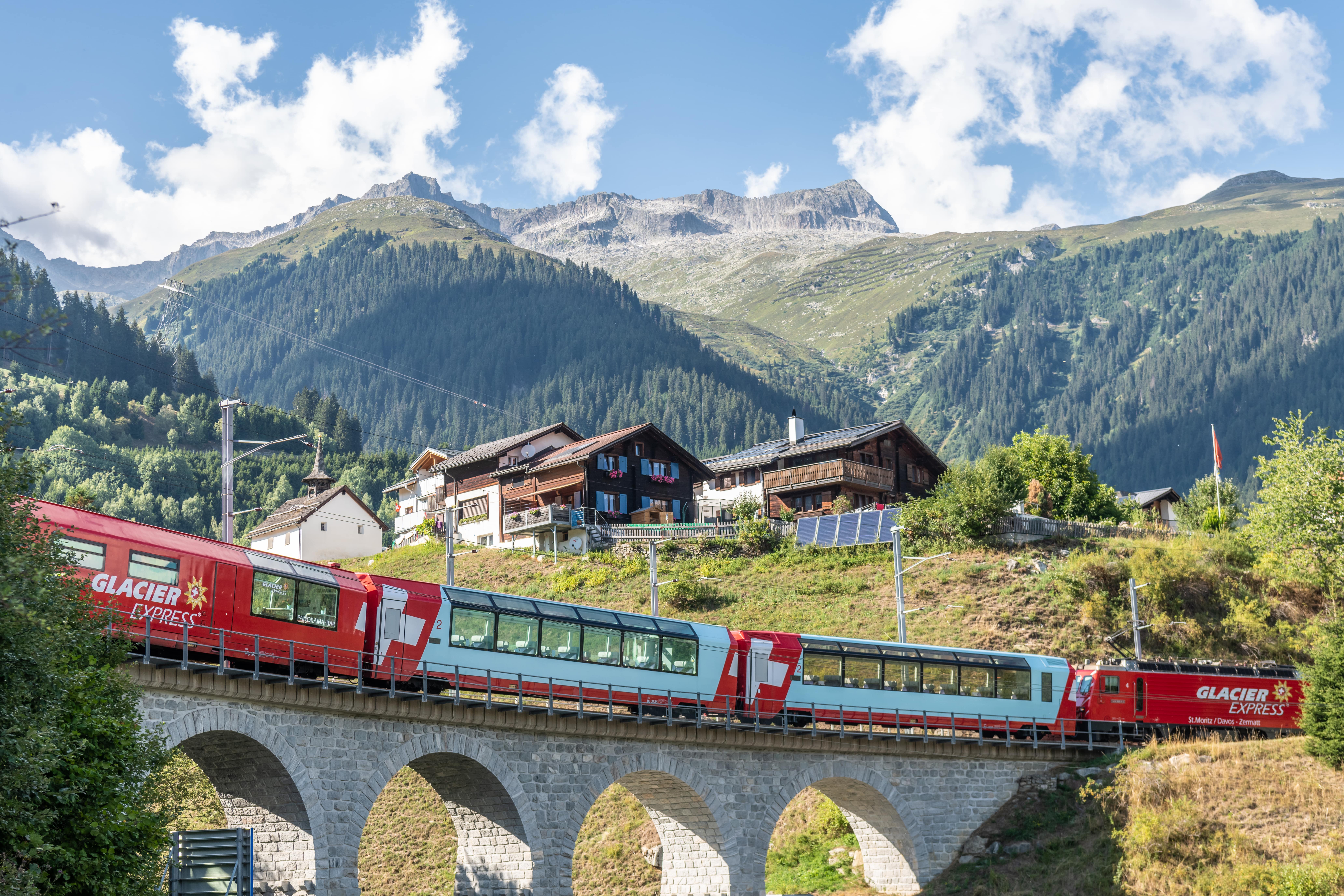 Glacier Express in Segnas