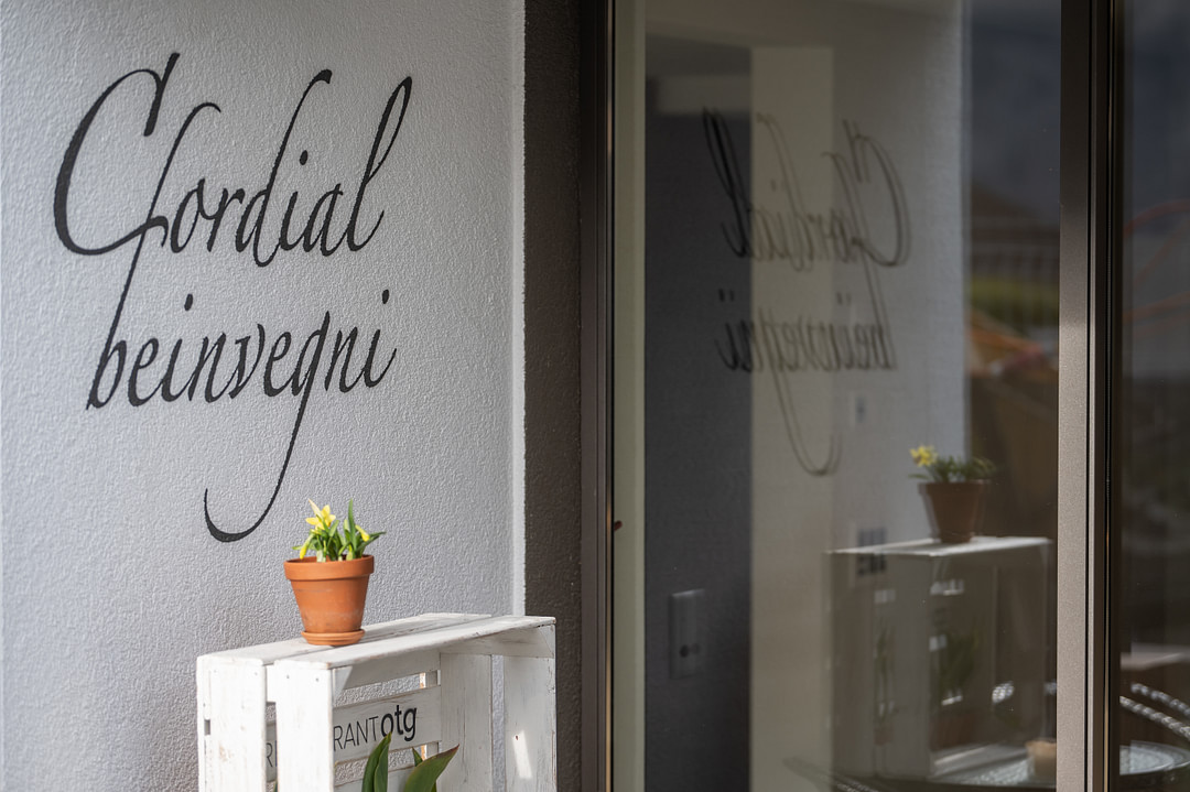 Eingang Hotel Pazzola