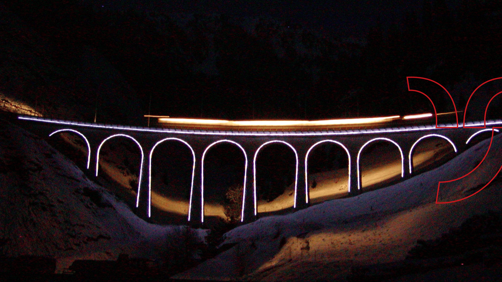 Bergbahnen & Transport Matterhorn Gotthard Bahn auf beleuchteter Brücke Bugnei in der Nacht