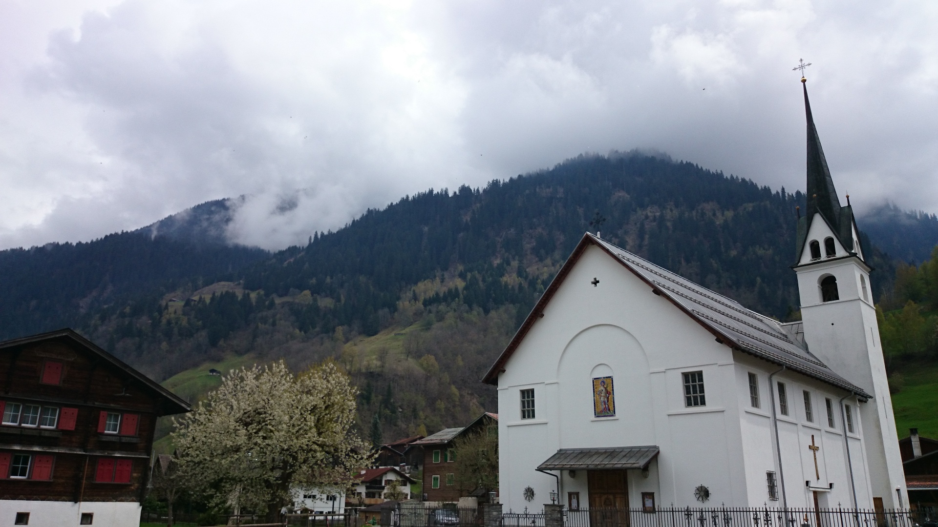 Auf einem alten Weg ins Val Sumvitg