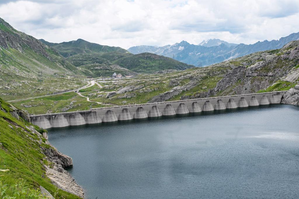 Vier - Quellen - Weg: Etappe 3 Vom Gotthardpass zur Reussquelle