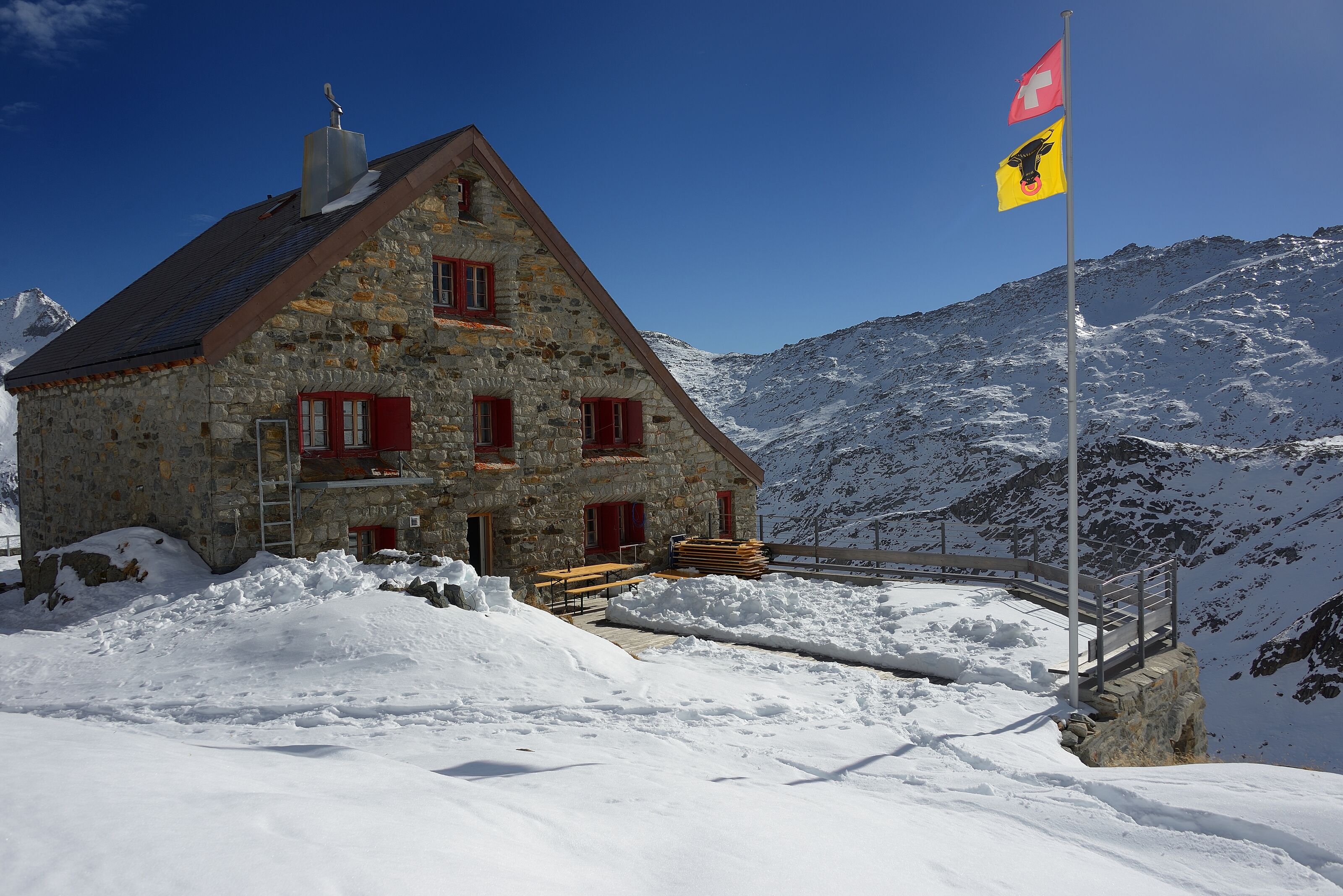 mys-Rotondohütte SAC-Rotondohütte im Winter