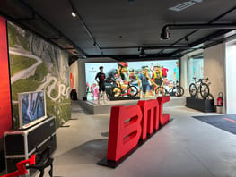 mys-BMC Alpine Showroom & Test Centre-BMC Showroom BMC Alpine Showroom e Centro di Test