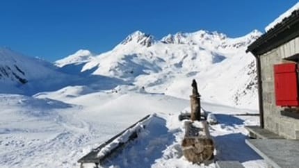 mys-Vermigel Hut SAC-Hütte von aussen im Winter