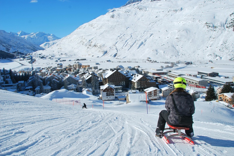 Schlittelweg Nätschen-Andermatt, Anfahrt mit dem Zug
