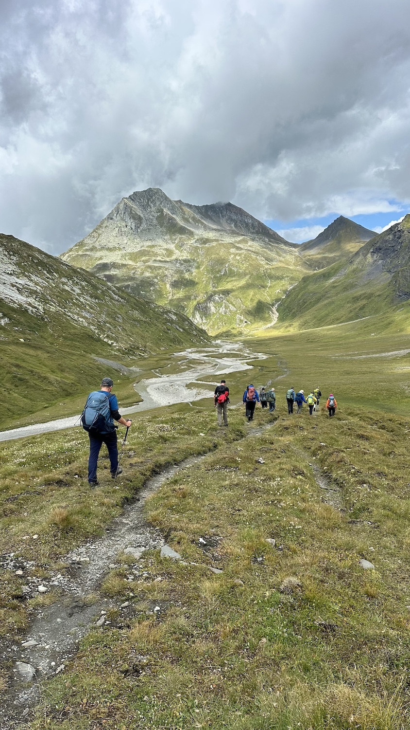 Par la plaine de la Greina - du col du Lukmanier au Val Lumnezia