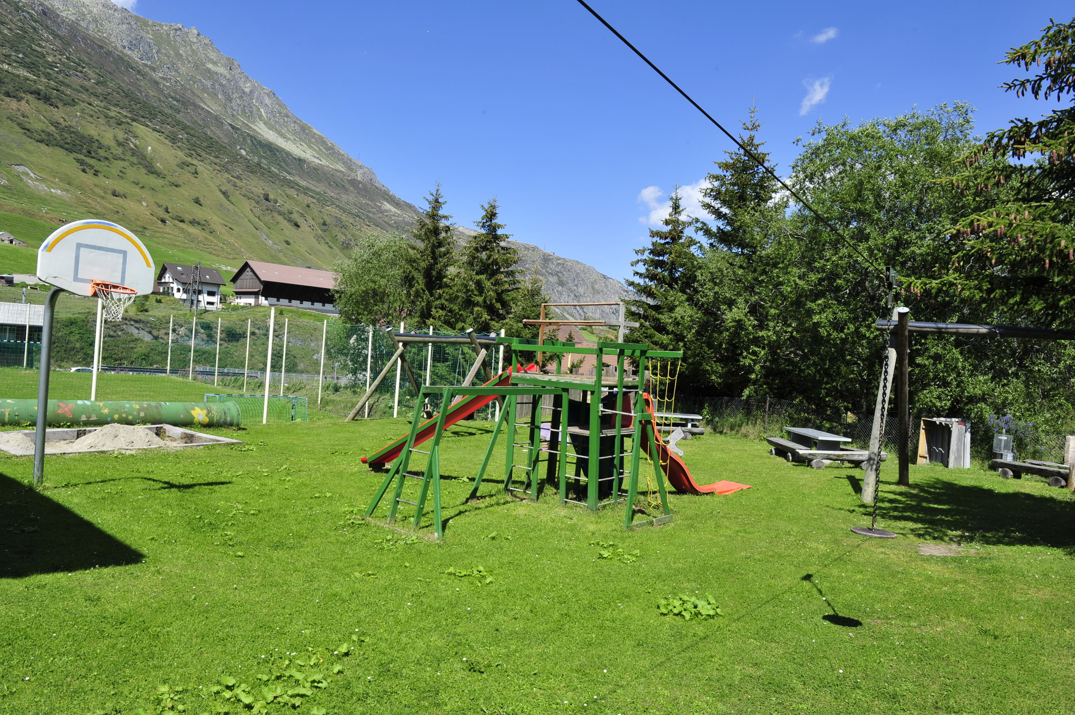 Spiel- und Sportplatz Gotthardreuss Hospental