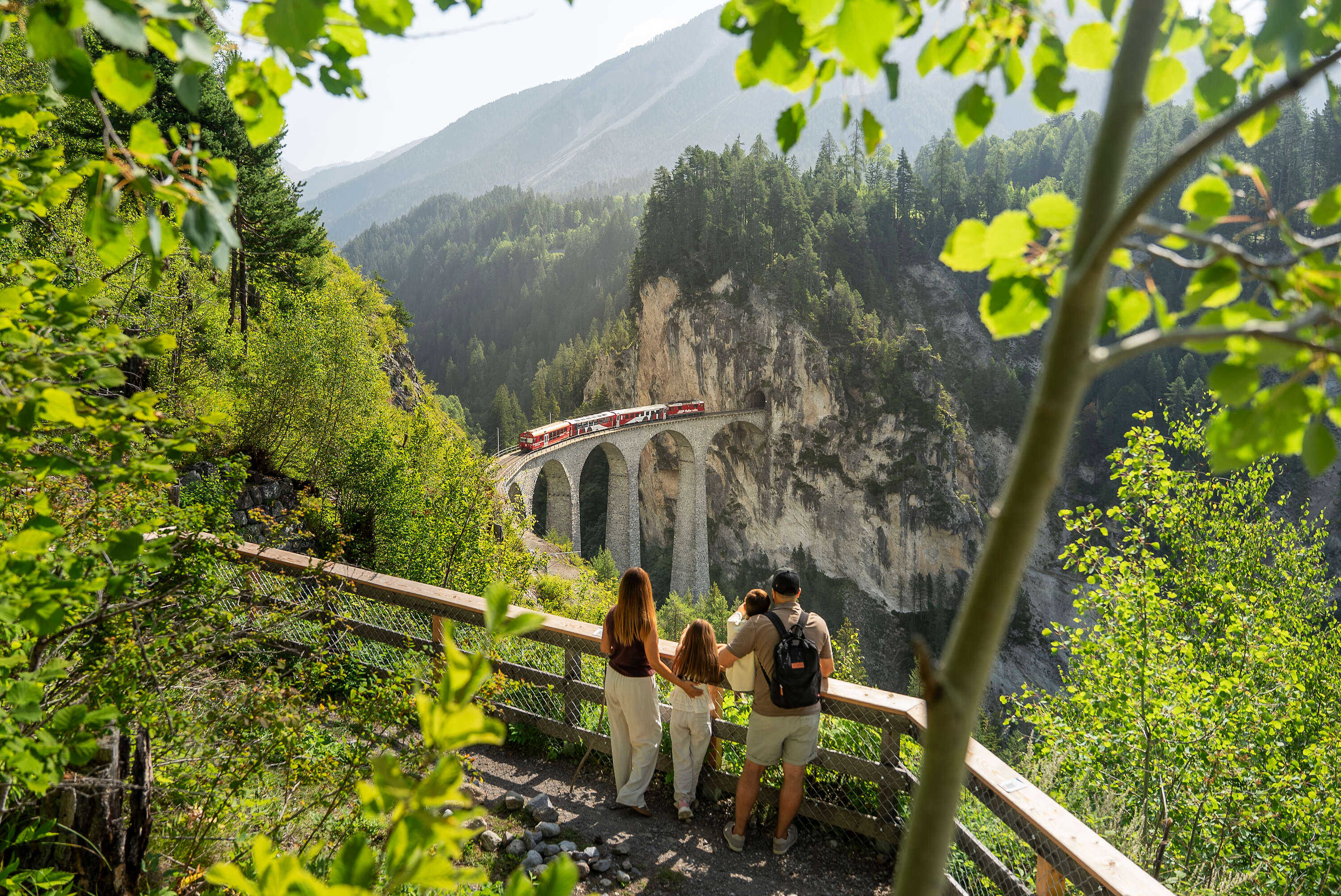 Famiglie al viadotto Landwasser