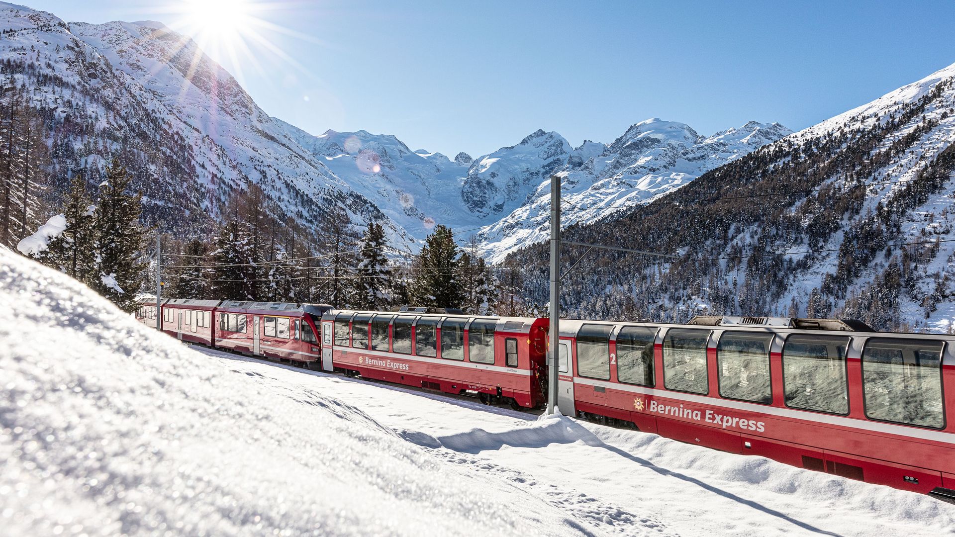 Bernina Express in der Montobellokurve im Winter