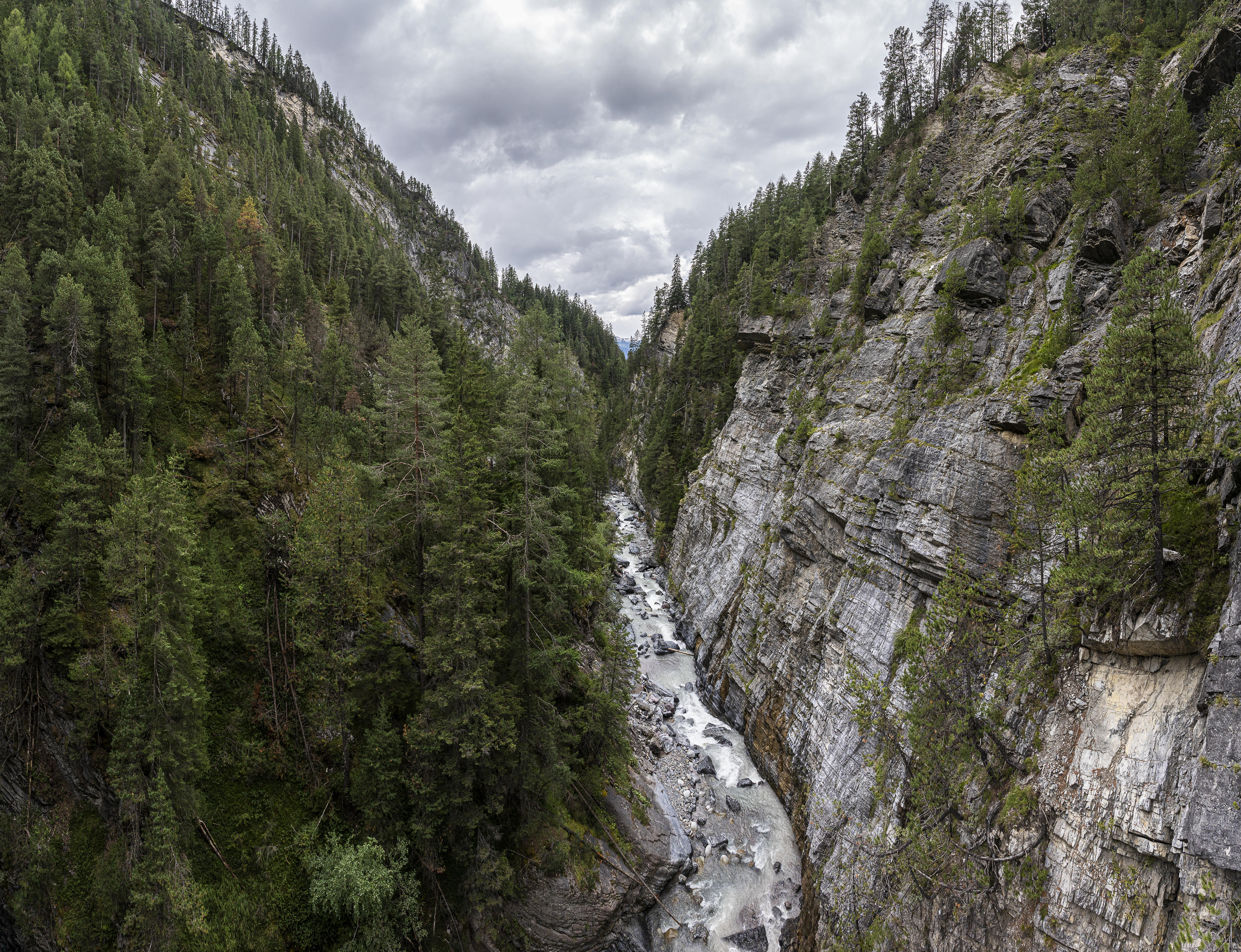 Zügenschlucht Panorama Sommer ohne Zug