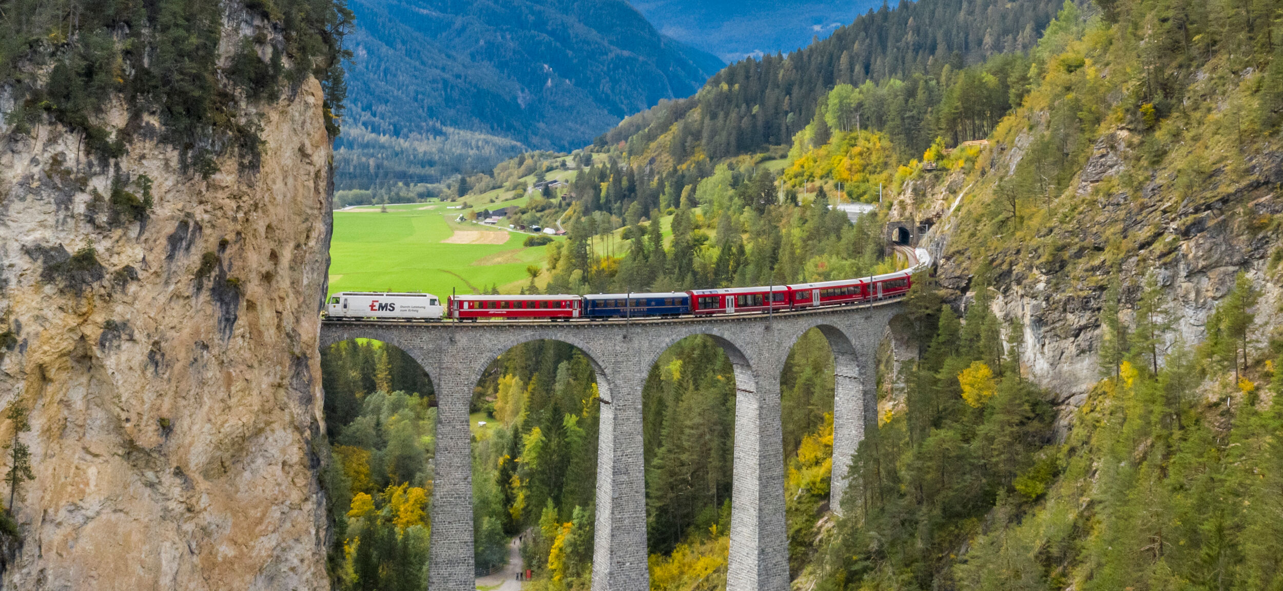 Gourmino Aussenansicht Sommer