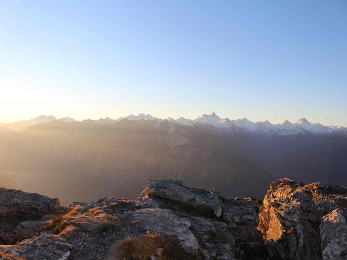 mys-Lever de soleil et tartine de miel au sommet d'une montagne-import_8f92755f-74c4-491d-9527-25b54c2a9b82.jpg