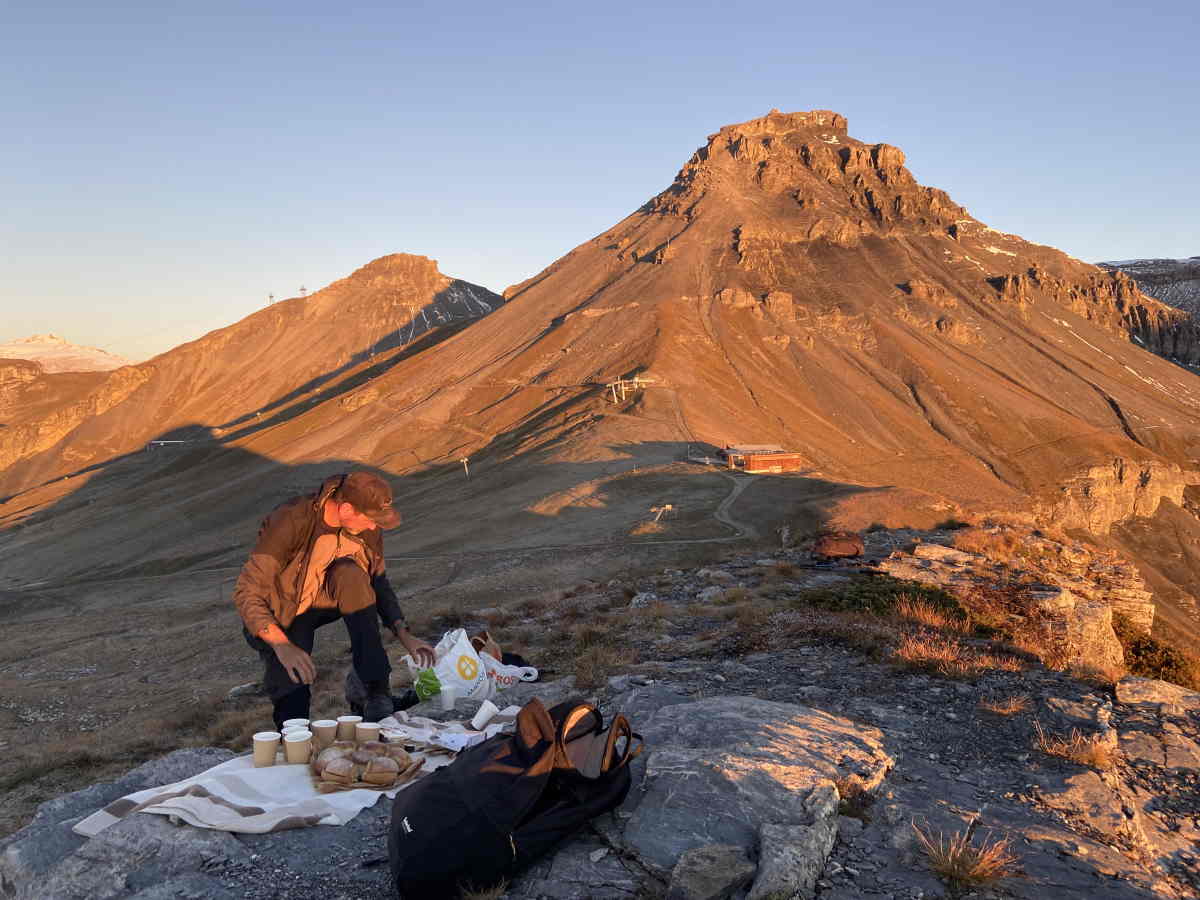 mys-Lever de soleil et tartine de miel au sommet d'une montagne-import_7481e1dd-9453-44bd-9d76-00b17bf832ae.jpg
