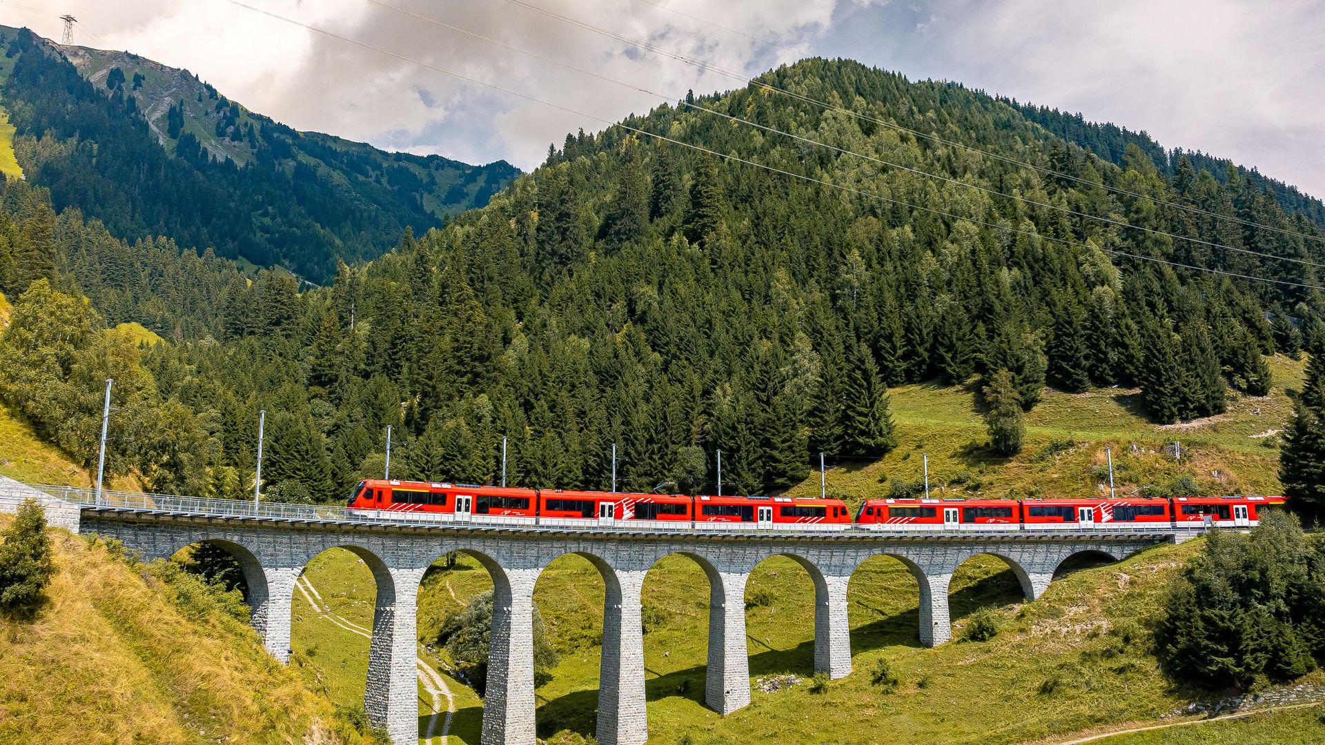Orion du Matterhorn Gottthard Bahn à Bugnei en été