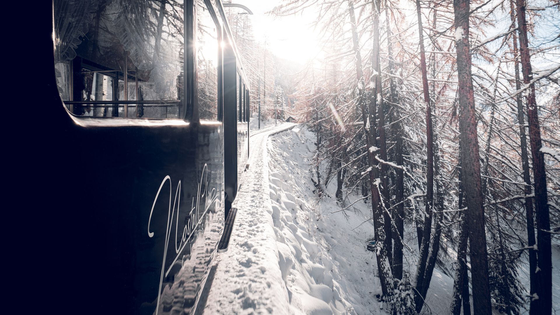 NostalChic Class, wagon vu de l'extérieur, en forêt, hiver