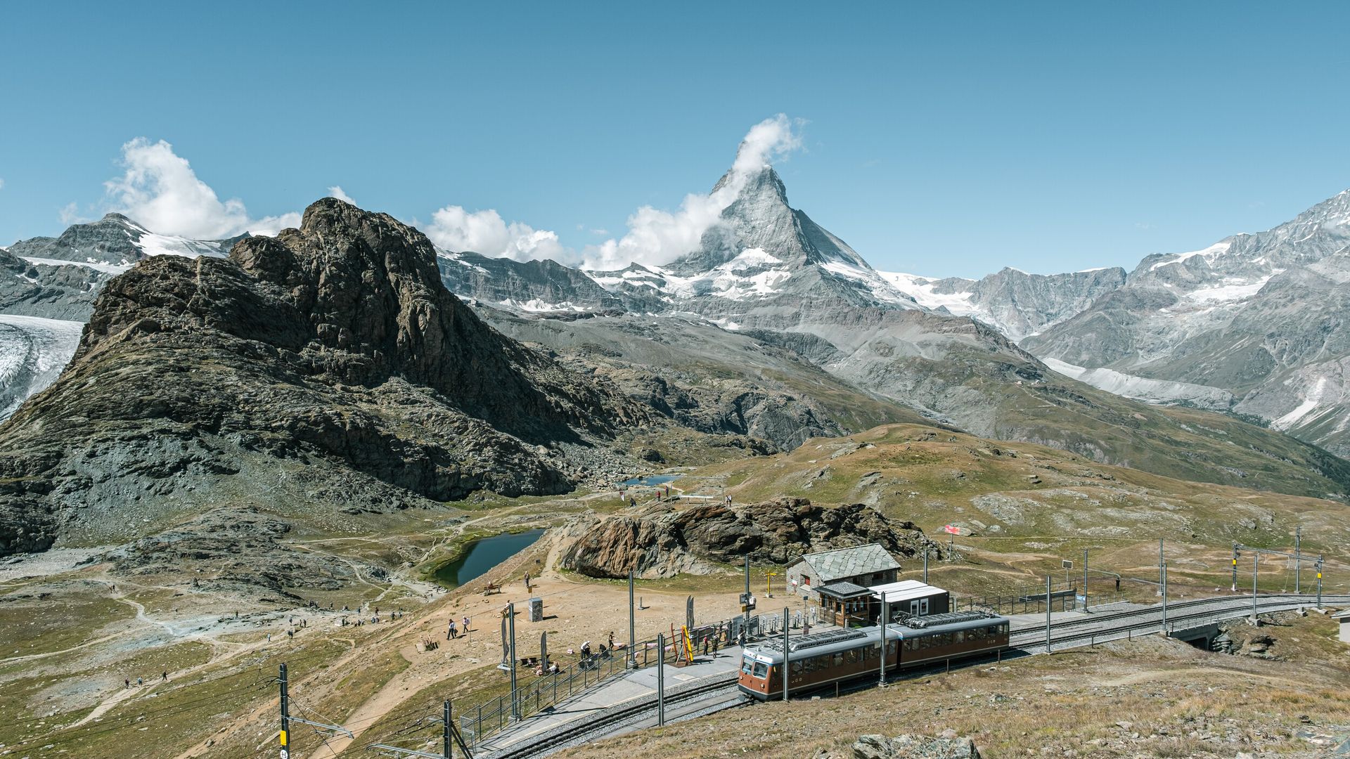 Station Rotenboden mit Riffelsee im Sommer