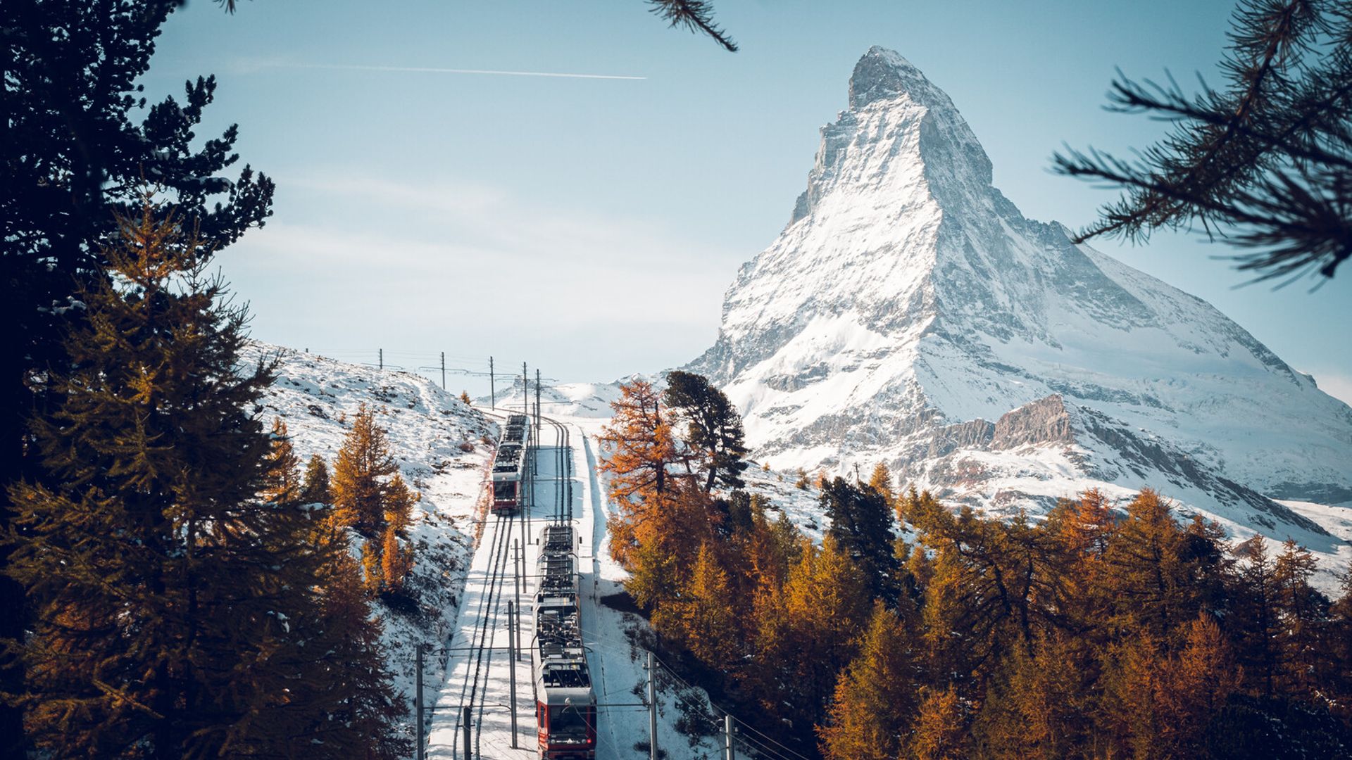 Le Gornergrat Bahn au-dessus de Riffelalp en hiver, Zermatt, Suisse