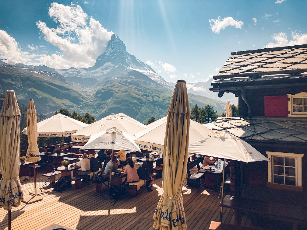Terrasse ensoleillée Restaurant Alphitta sur le Riffelalp