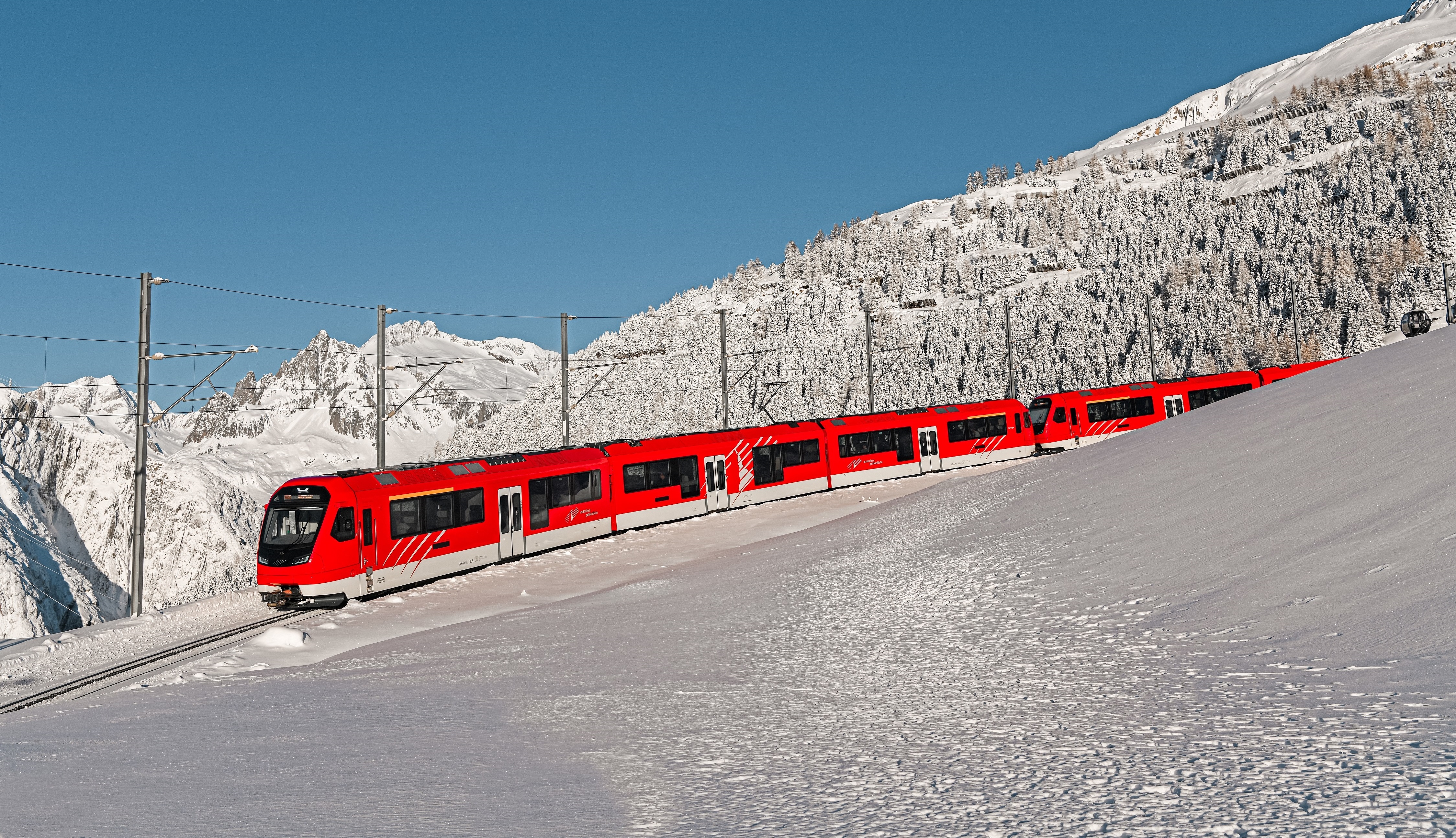 Orion in winter on the Oberalp Pass, Matterhorn Gotthard Bahn